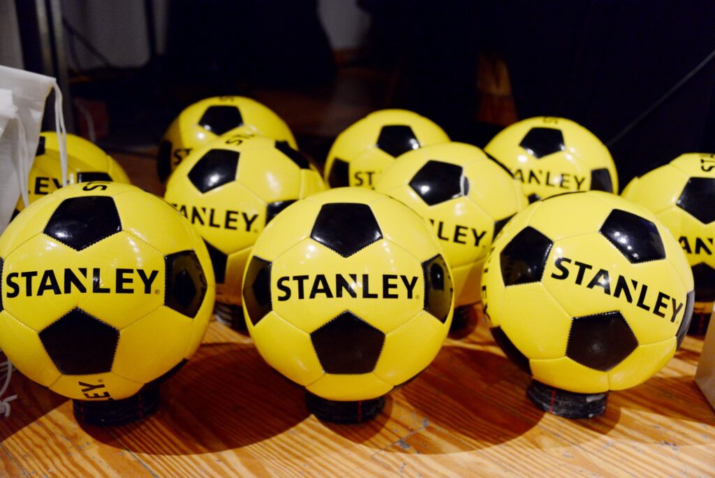 Μπορεί να είναι εικόνα ‎ποδόσφαιρο, φούτμπολ και ‎κείμενο που λέει "‎EN ENIO ST ANLEY NLEY STANLEY LEY STANLEY بر STANLEY STANLEY AN‎"‎‎