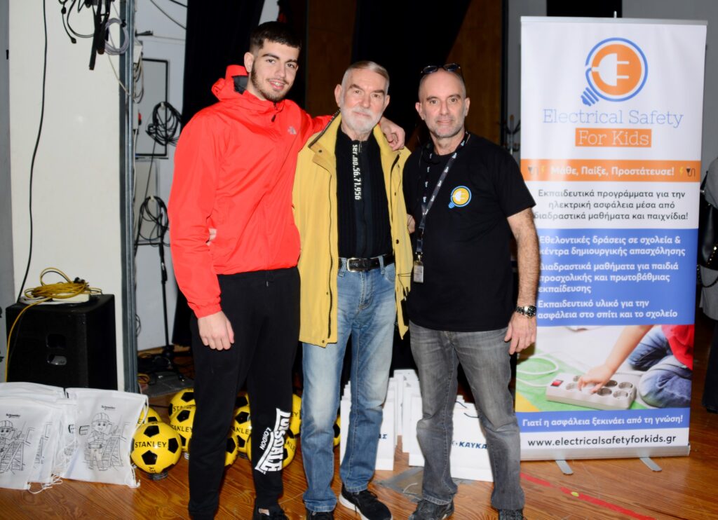 Μπορεί να είναι εικόνα ‎ένα ή περισσότερα άτομα και ‎κείμενο που λέει "‎C ElectricalSafet Electrical Safety For Kids PA Μάθε, άθε, Παίξε, Προστάτευσε! ហ την Εκπαιδευτικά προγράμματα ηλεκτρική ασφάλεια διαδραστικά μαθήματα και παιχνίδια! Εθελοντικές δράσεις στολεία κέντρα δημιουργικής απασχόλησης Διαδραστικά μαθήματα παιδιά τροσχολικής και πρωτοβάθμιας εκπαίδευσης Εκπαιδευτικό υλικό την ασφάλεια στο σπίτι και το σχολείο gai E E RAKLE STANLEY EY לסוסטרת E E Γιατί KAYKA η γνώση! ασφάλεια ξεκινάει από www.electricalsafetyforkids.gr‎"‎‎