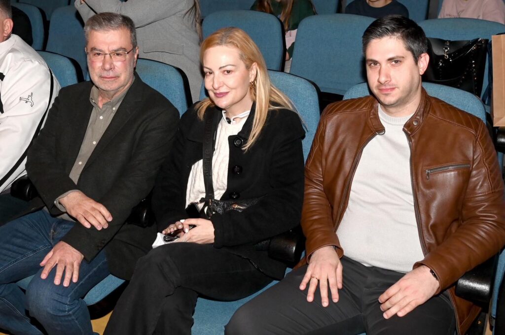 Μπορεί να είναι εικόνα ένα ή περισσότερα άτομα